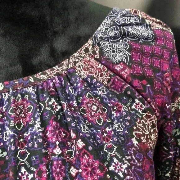 Michael Kors Azalea long sleeve round neck, elastic hemline,loose fit, pattern - Picture 2 of 10